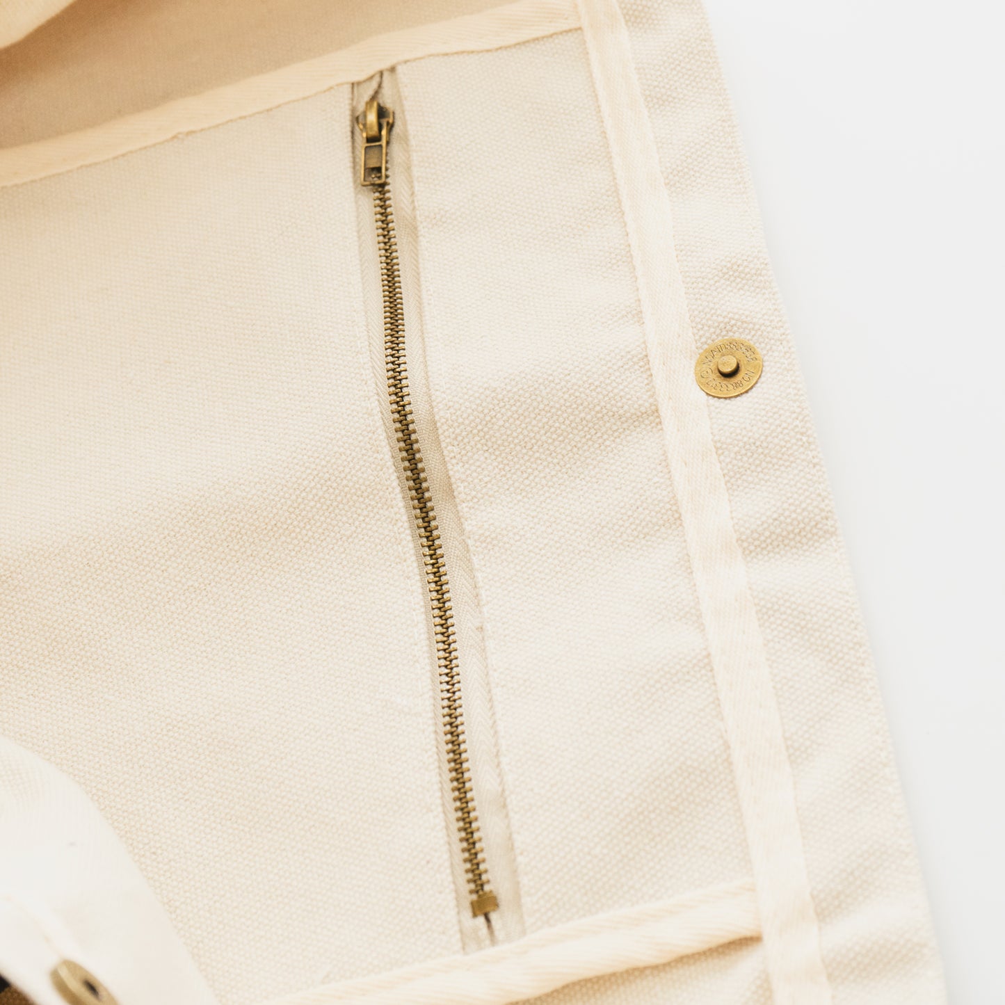 Buetti Daily News Bag